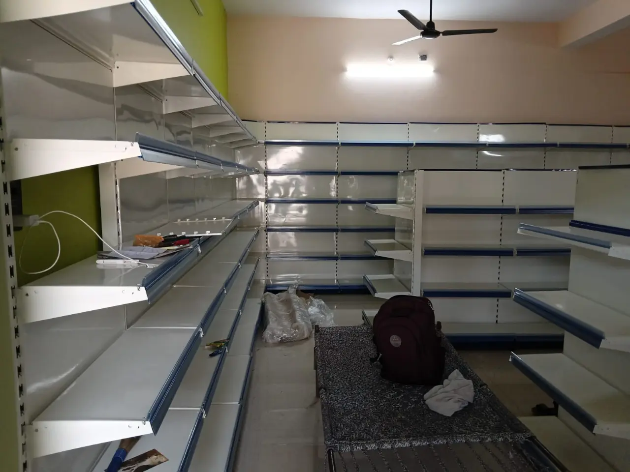 427310325__Center display rack Jhansi.webp
